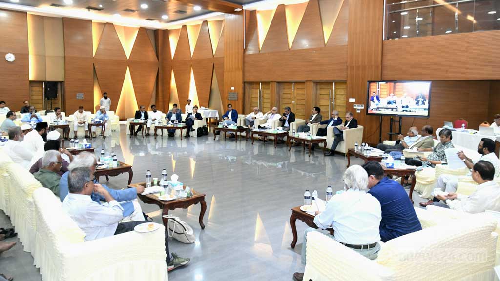 জুলাই সনদকে ঐতিহাসিক দলিল হিসেবে তৈরি করতে চায় কমিশন: আলী রীয়াজ